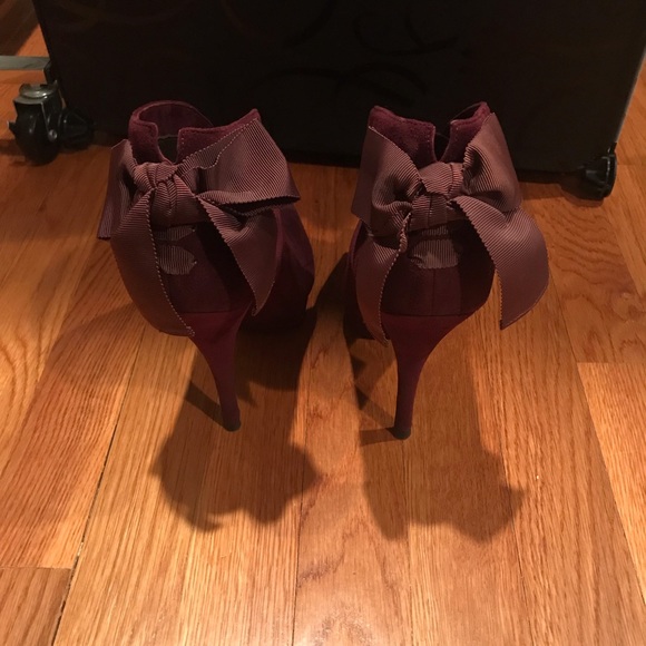 Vera Wang like new purple suede bootie heels!! - Picture 4 of 4